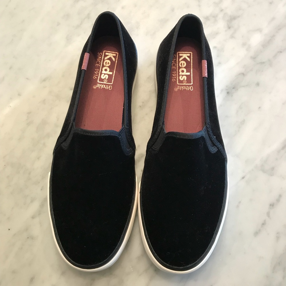 NWT black velvet Keds
